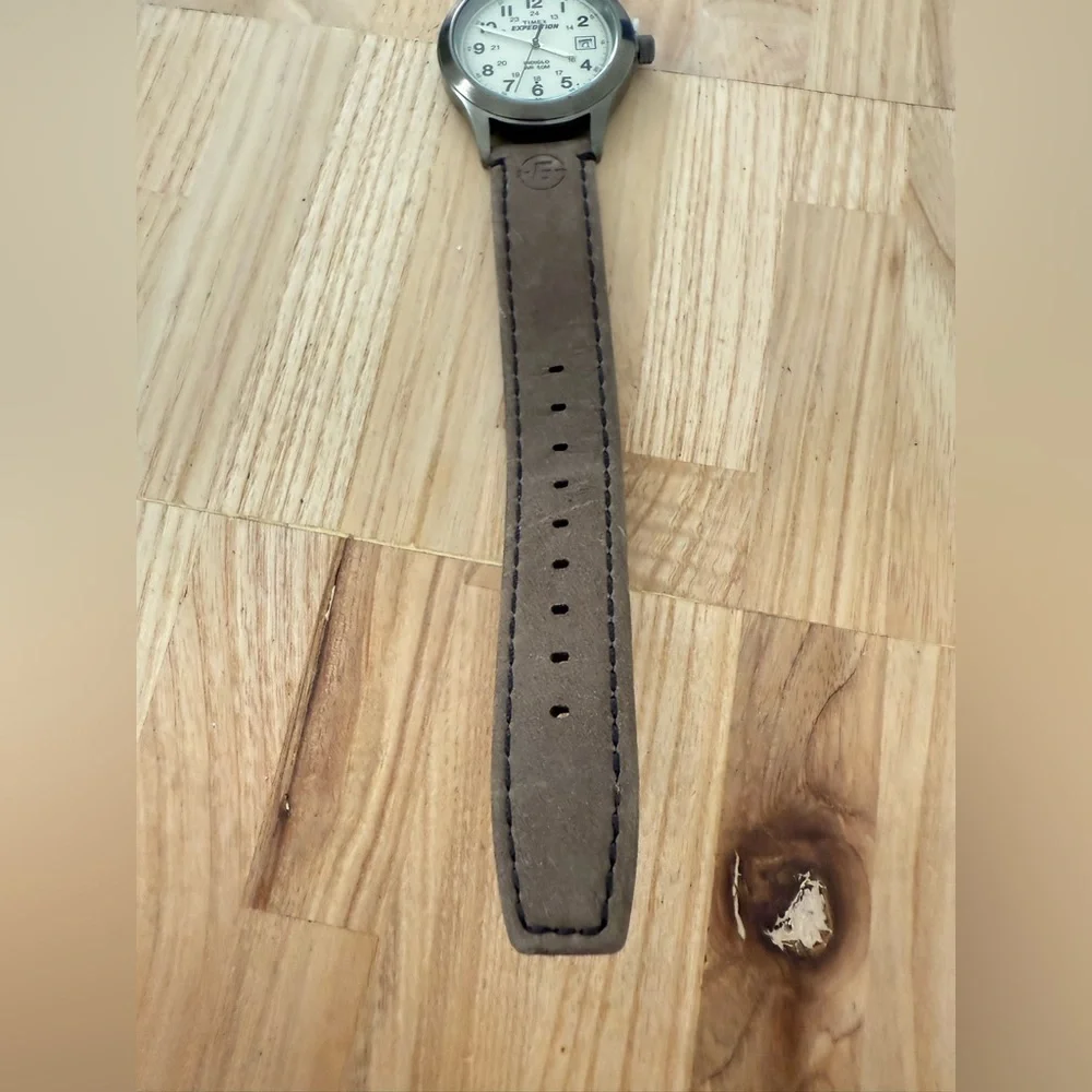 Timex expedition men’s brown leather casual field watch NEW BATTERY